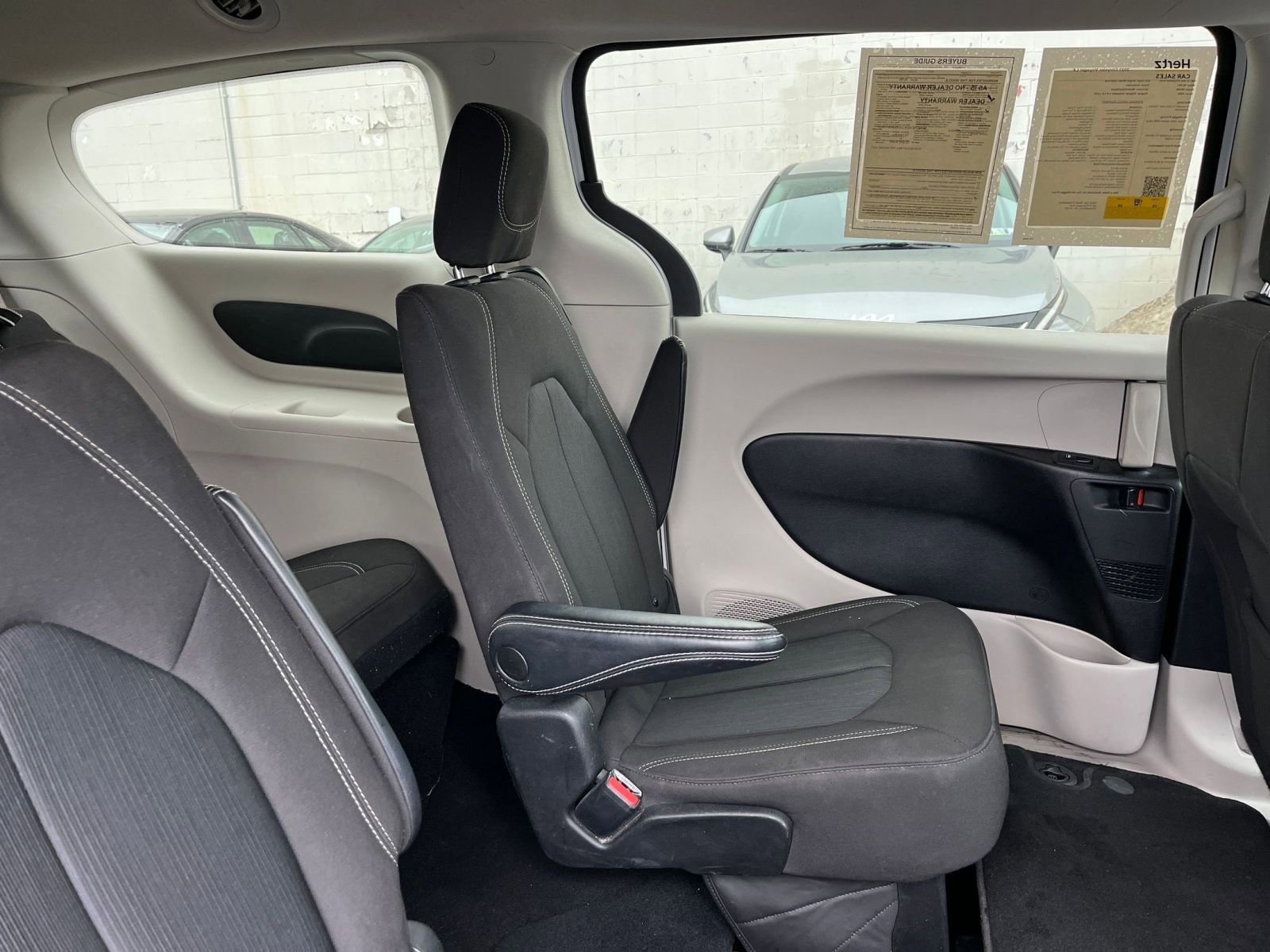 Used 2023 Chrysler Voyager LX image 39