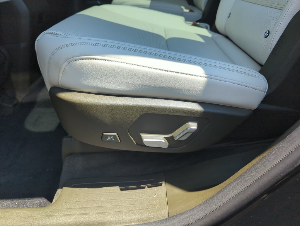 Used 2024 Hyundai Santa Fe Calligraphy FWD image 33