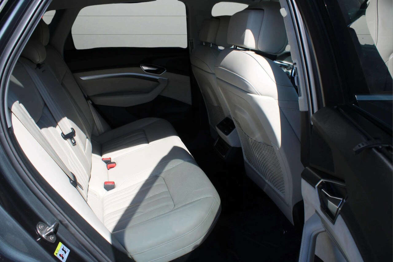 Used 2019 Audi e-tron Prestige image 13