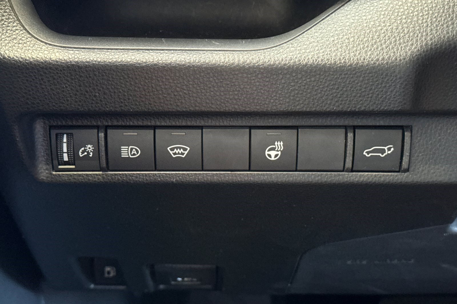 Used 2023 Toyota RAV4 XLE w/ Convenience Package AWD/4WD image 36