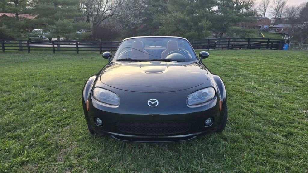 Used 2008 MAZDA MX-5 Miata Grand Touring w/ Premium Pkg image 4