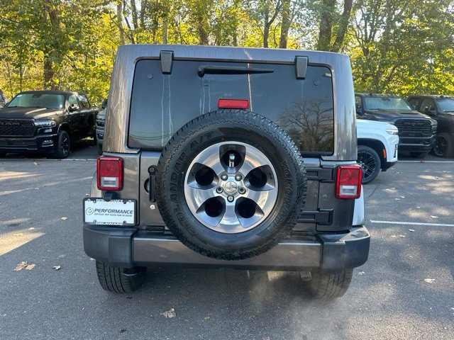 Used 2016 Jeep Wrangler Unlimited Sahara w/ Connectivity Group AWD/4WD image 15