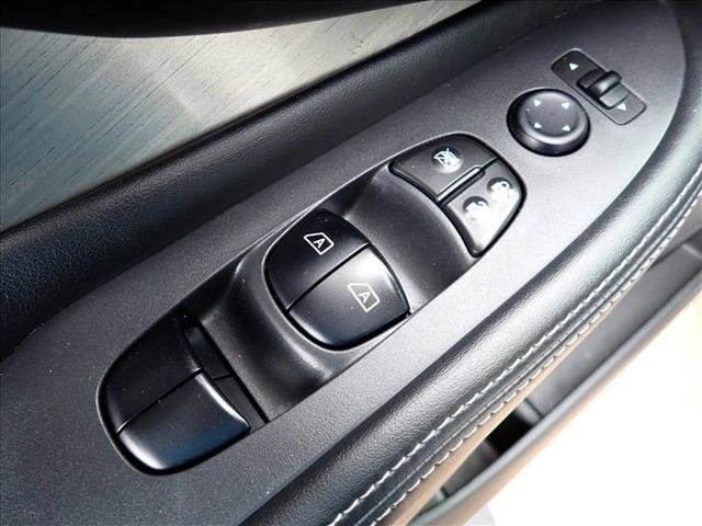 Used 2017 Nissan Murano S image 12