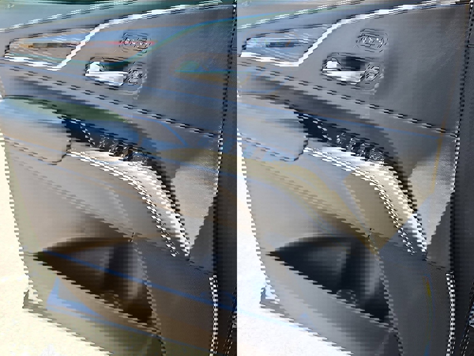 Used 2021 Cadillac Escalade ESV Sport w/ Driver Assist Tech Package image 12