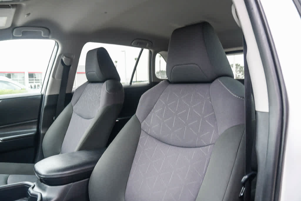 Used 2025 Toyota RAV4 XLE AWD/4WD image 21
