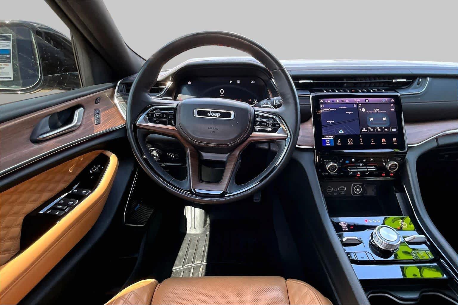 Used 2023 Jeep Grand Cherokee L Summit w/ High Altitude Package AWD/4WD image 5