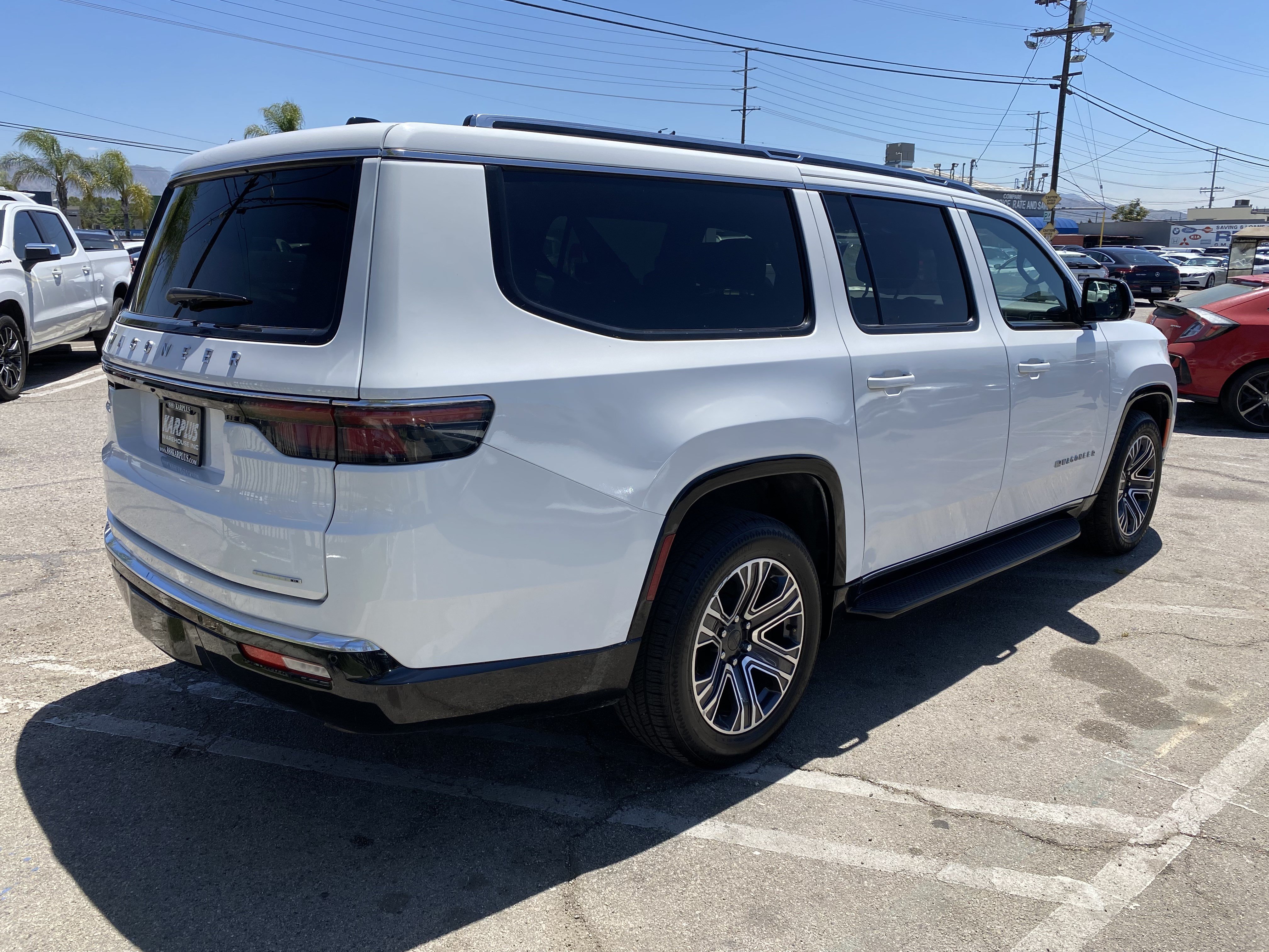 Used 2024 Jeep Wagoneer L Series II w/ Flexible Seating Group AWD/4WD image 8