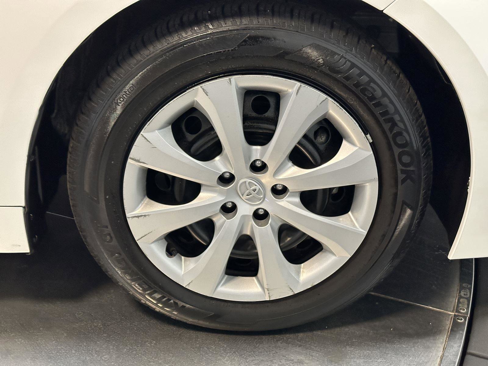 Used 2025 Toyota Corolla LE FWD image 17