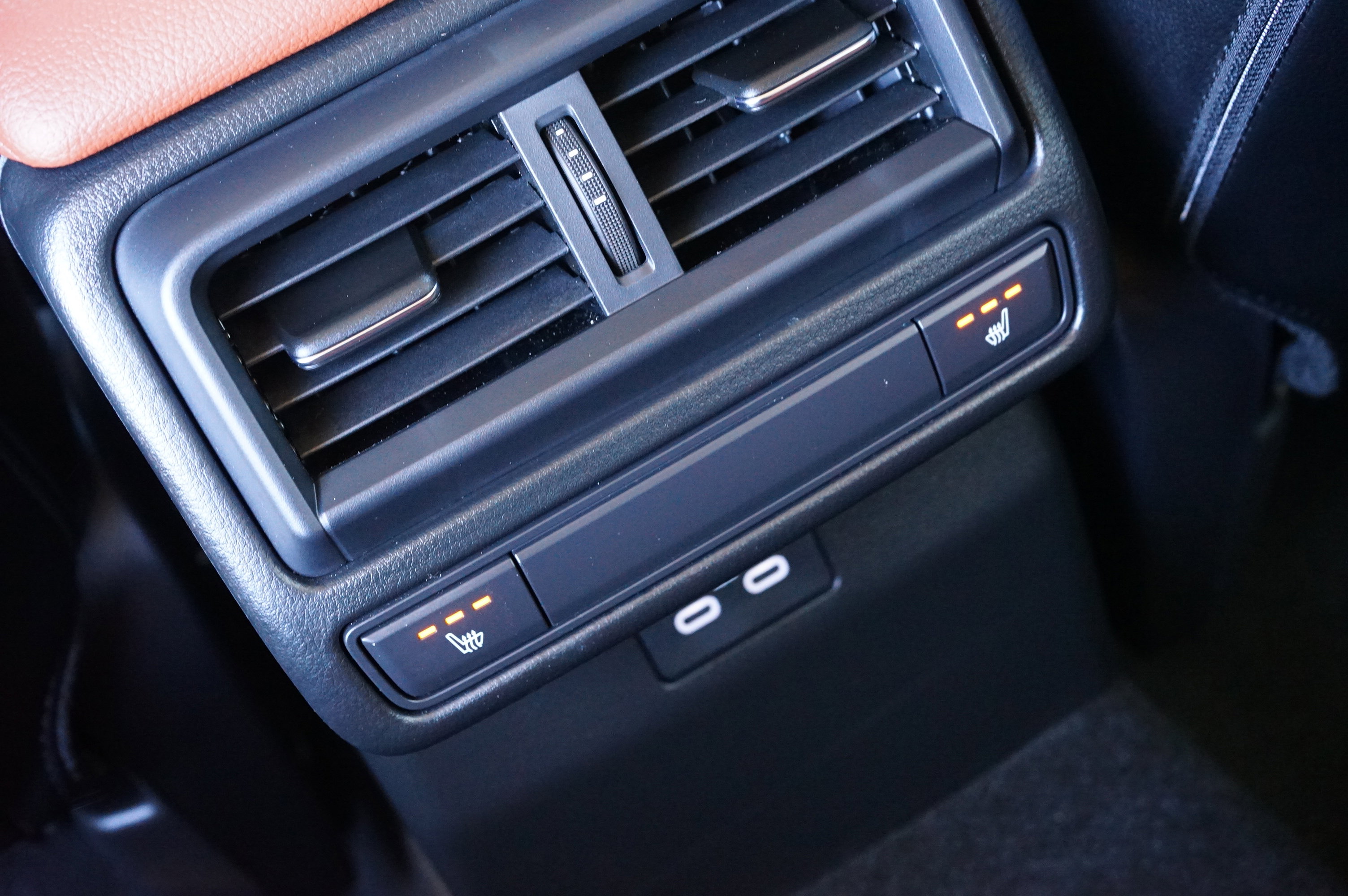 Certified 2025 MAZDA CX-50 2.5 Turbo w/ Weather Package image 19