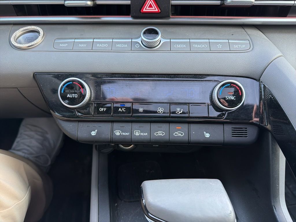 Used 2024 Hyundai Elantra SEL w/ Convenience Package image 32