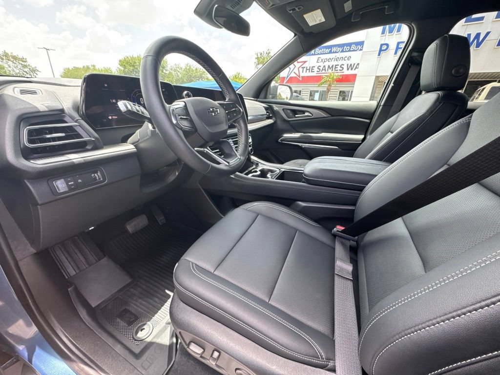 Used 2026 Chevrolet Traverse LT w/ Midnight/Sport Edition FWD image 13