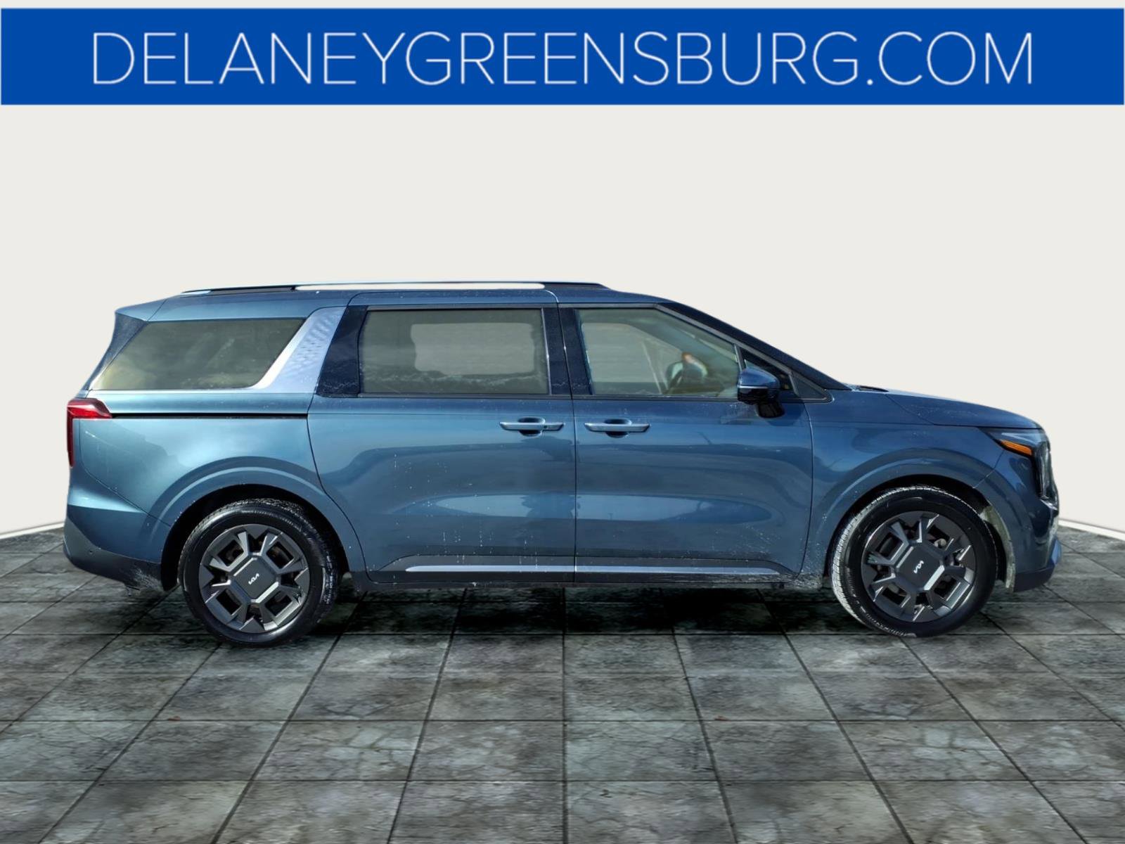 Used 2025 Kia Carnival SX image 2