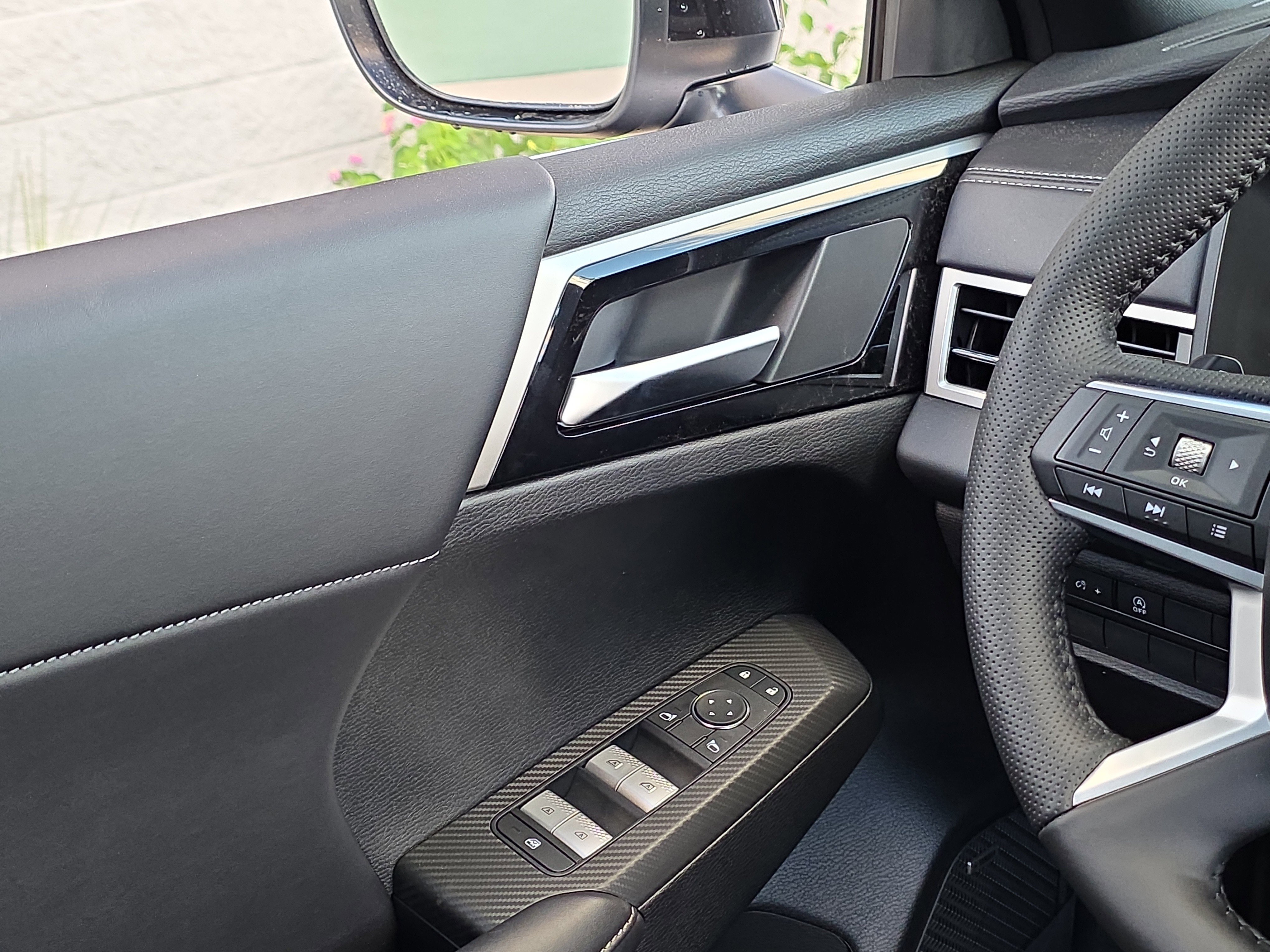 New 2026 Mitsubishi Outlander LE FWD image 28