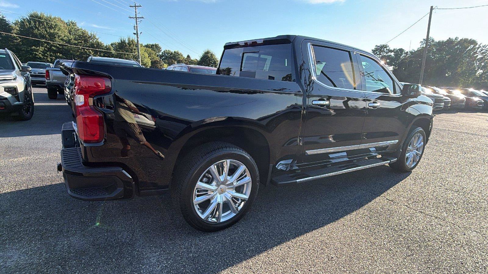 New 2026 Chevrolet Silverado 1500 High Country w/ High Country Premium Package AWD/4WD image 9