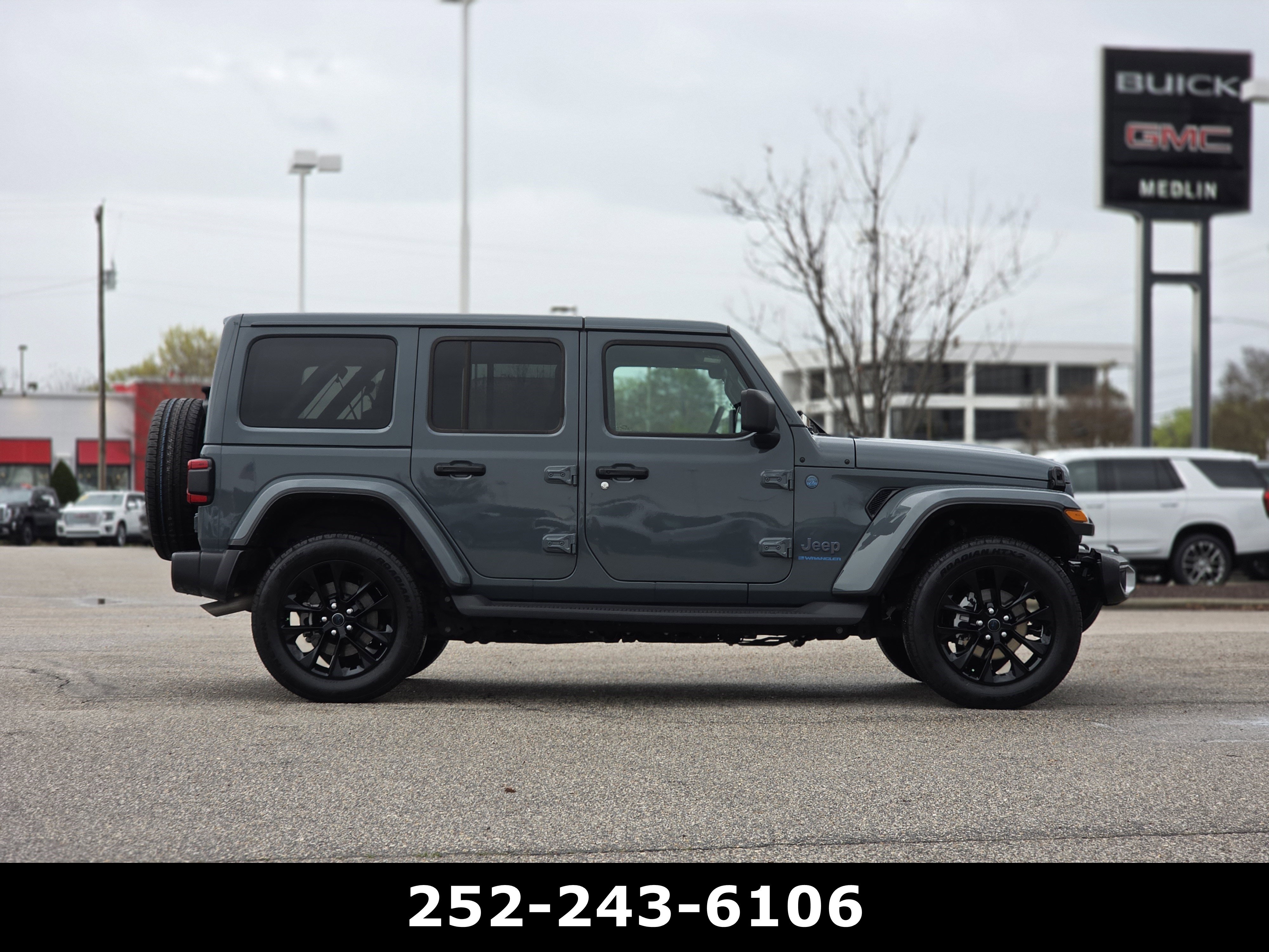 Used 2025 Jeep Wrangler Sahara image 5