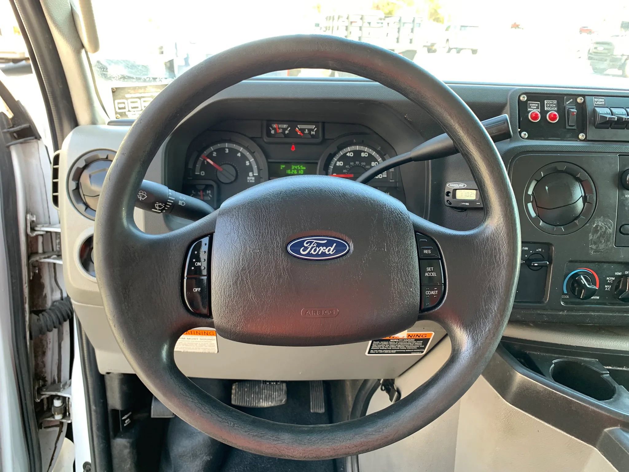 Used 2019 Ford E-350 and Econoline 350 Super Duty RWD image 10