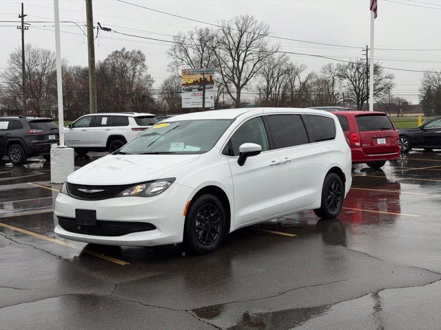 Certified 2023 Chrysler Voyager LX FWD image 2