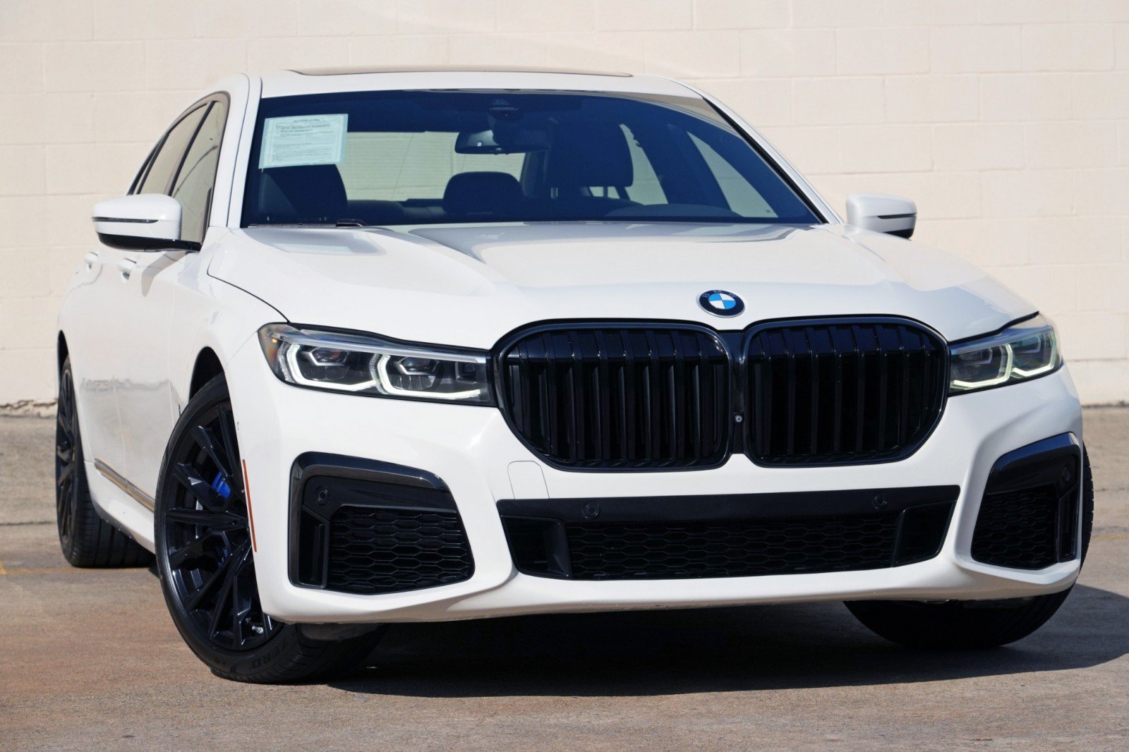 Used 2022 BMW 740i w/ M Sport Package RWD image 4