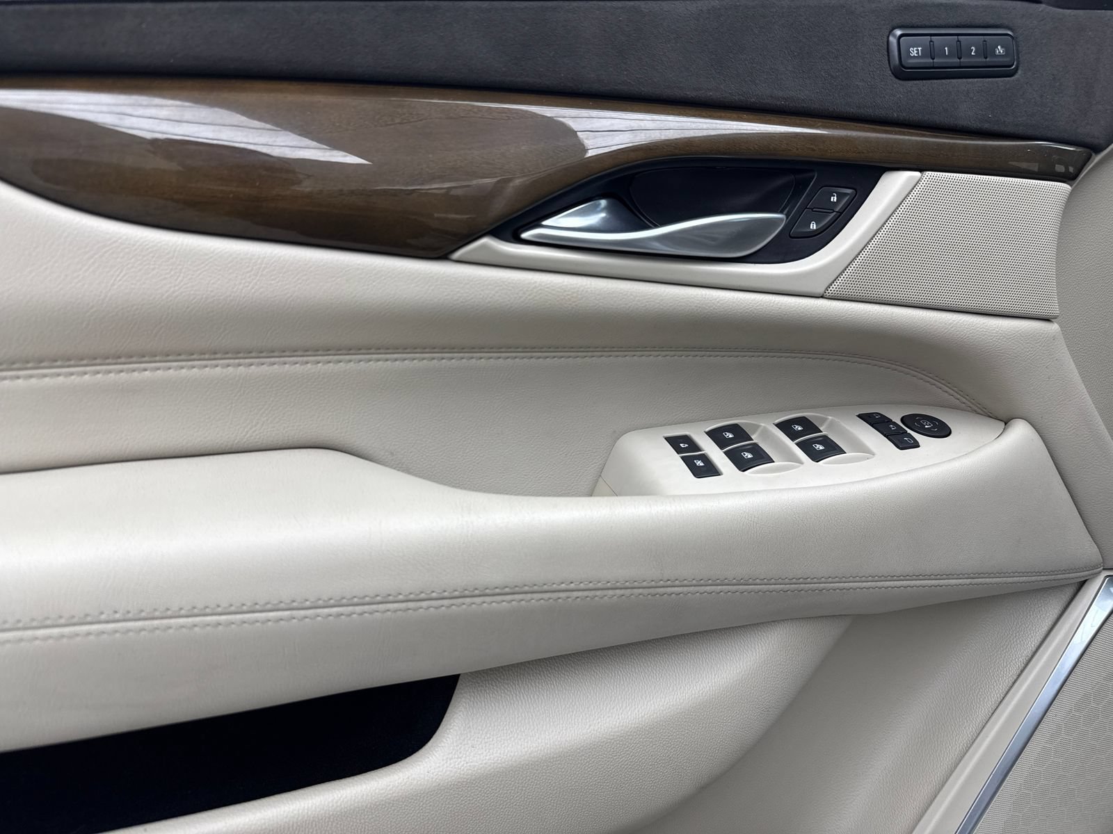 Used 2018 Cadillac Escalade Luxury RWD image 36