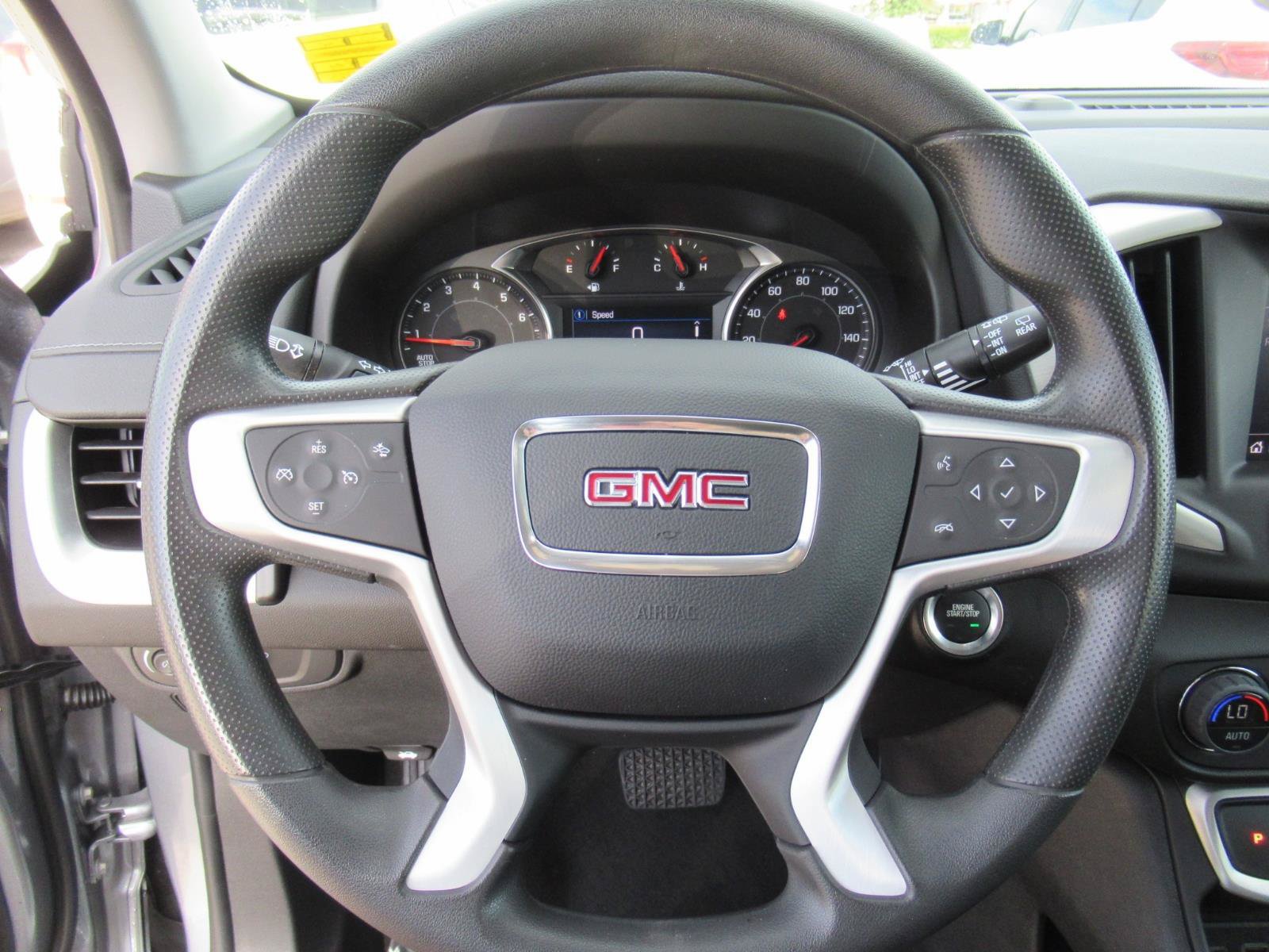 Used 2024 GMC Terrain SLE w/ Driver Convenience Package FWD image 24