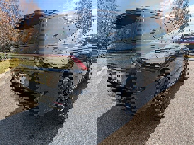 New 2025 Lincoln Navigator Reserve w/ Jet Appearance Package image 3