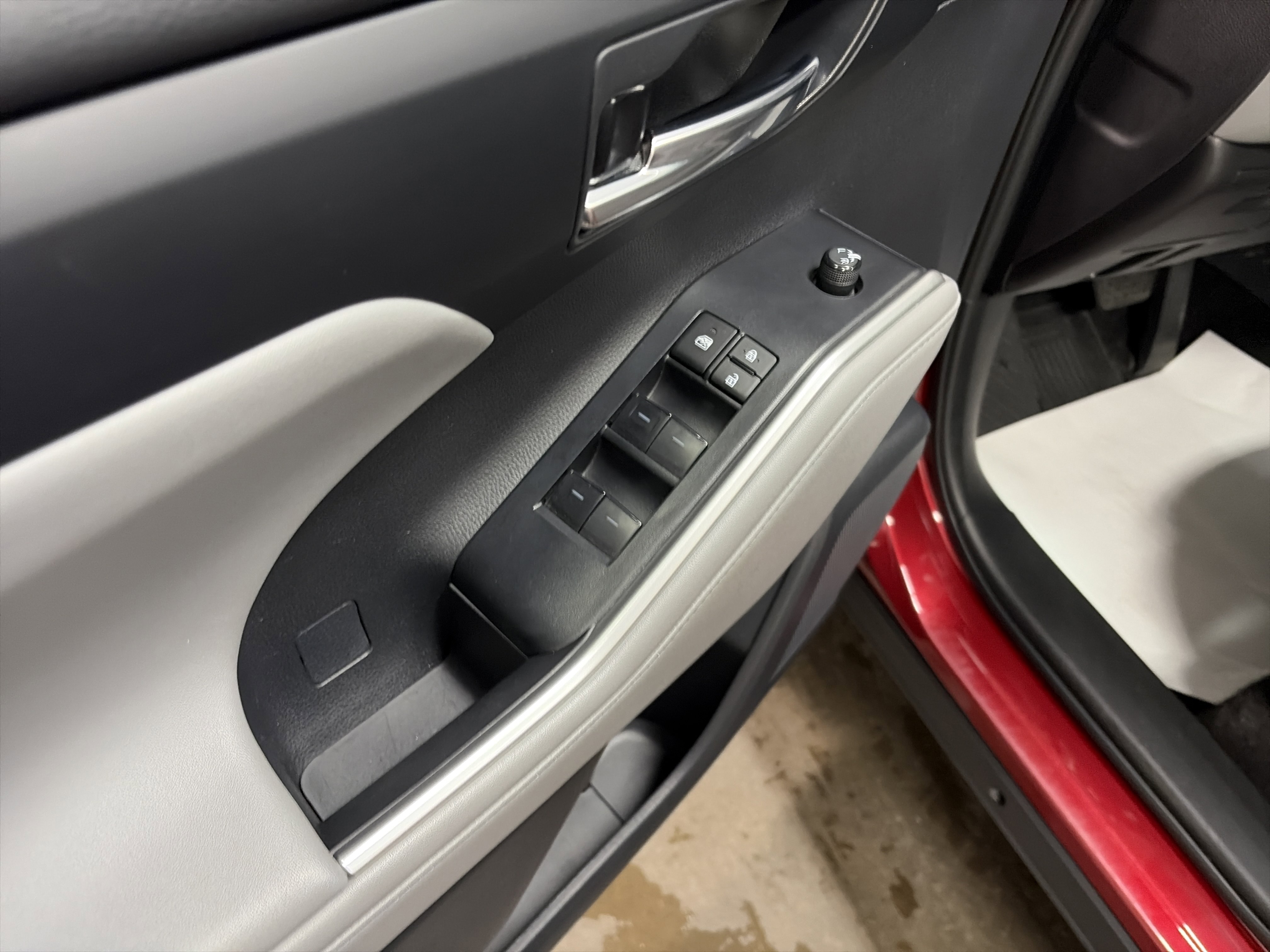 Used 2023 Toyota Highlander XLE image 25