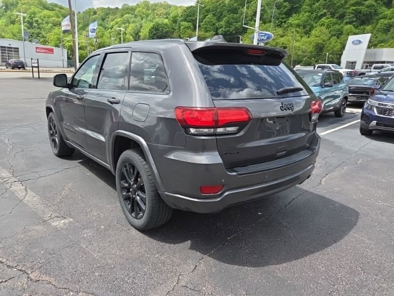 Used 2017 Jeep Grand Cherokee Altitude AWD/4WD image 5