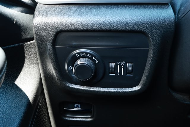 Used 2023 Jeep Grand Cherokee L Laredo AWD/4WD image 15