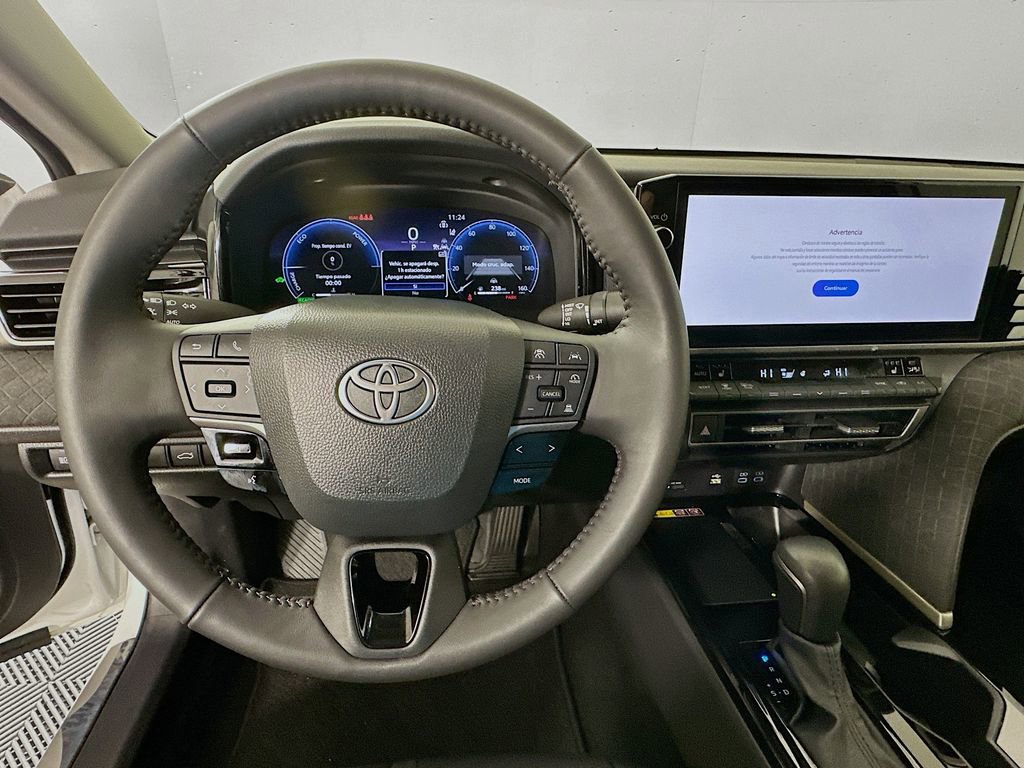 Used 2025 Toyota Camry XLE FWD image 11
