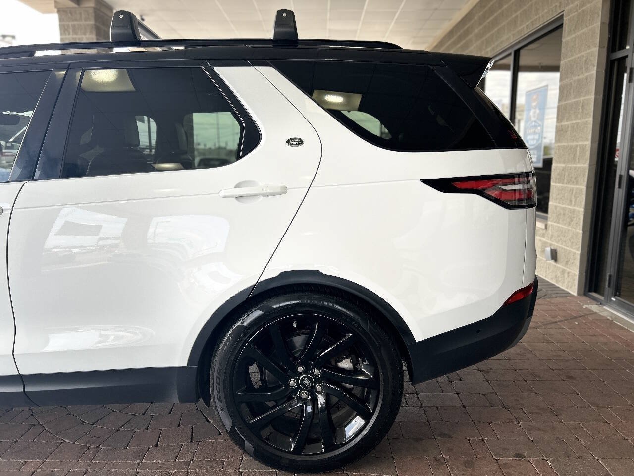 Used 2019 Land Rover Discovery HSE Luxury AWD/4WD image 6