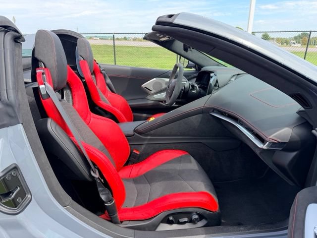 Used 2024 Chevrolet Corvette Stingray Premium Conv w/ Z51 Performance Package RWD image 10