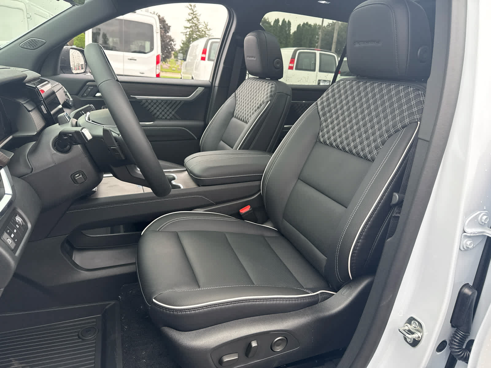 New 2027 GMC Acadia Denali w/ LPO, Floor Liner Package AWD/4WD image 11