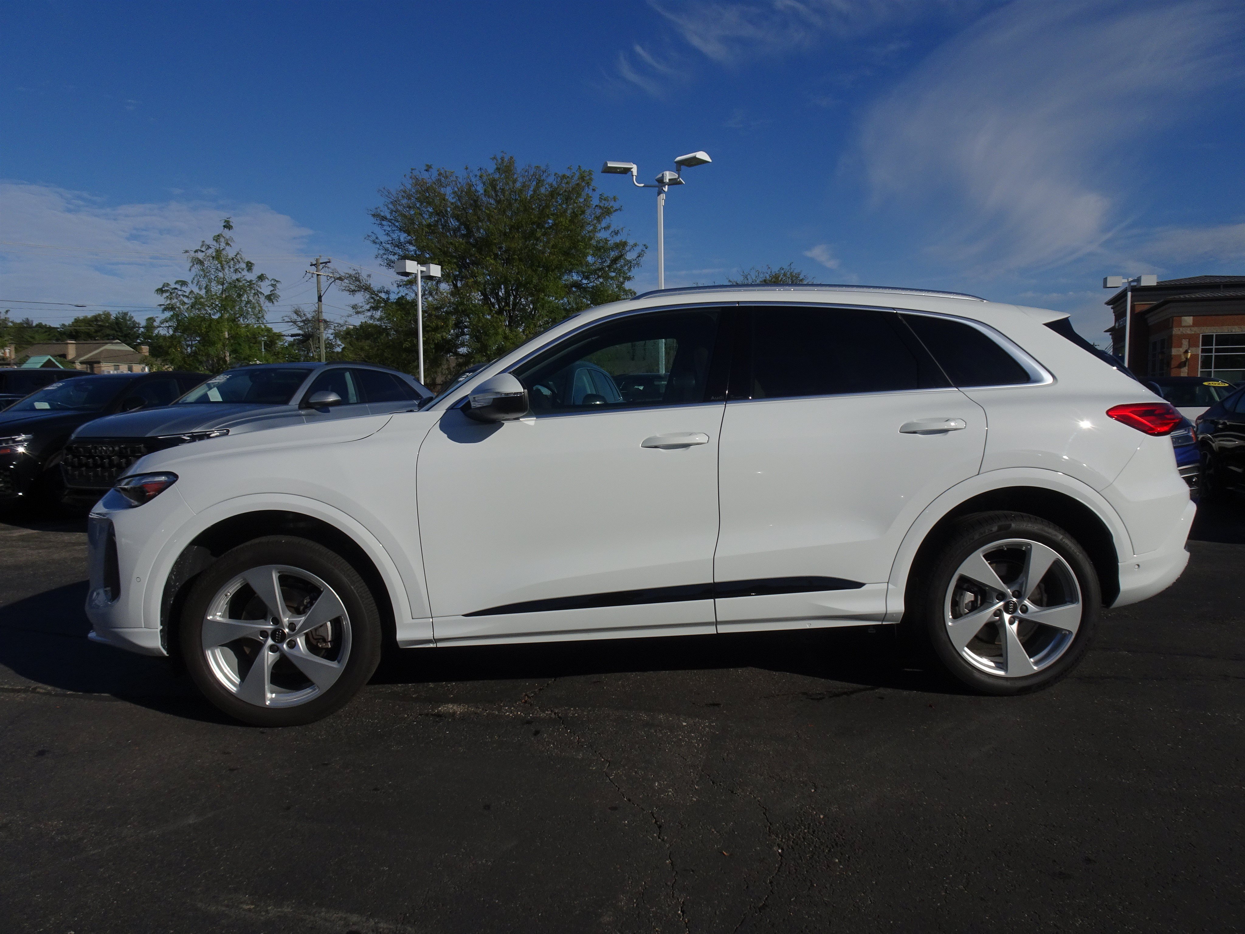 Certified 2025 Audi Q5 Premium Plus w/ Premium Plus AWD/4WD image 2