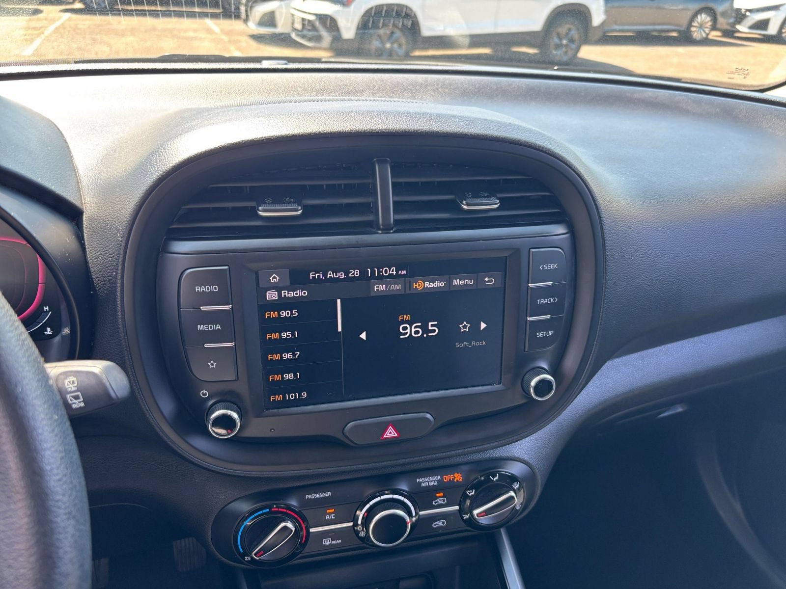 Used 2025 Kia Soul LX w/ LX Technology Package FWD image 19