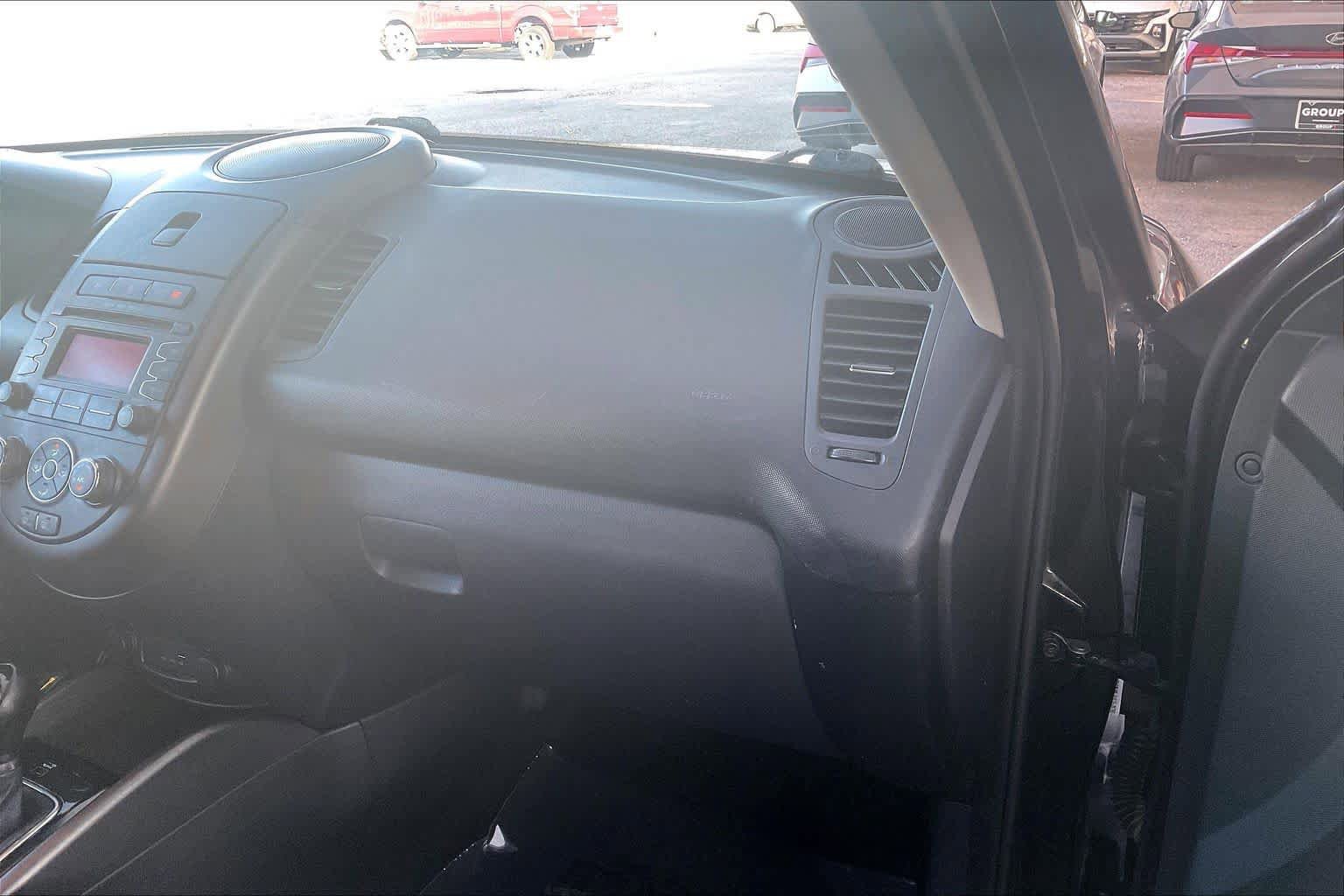 Used 2013 Kia Soul + FWD image 18