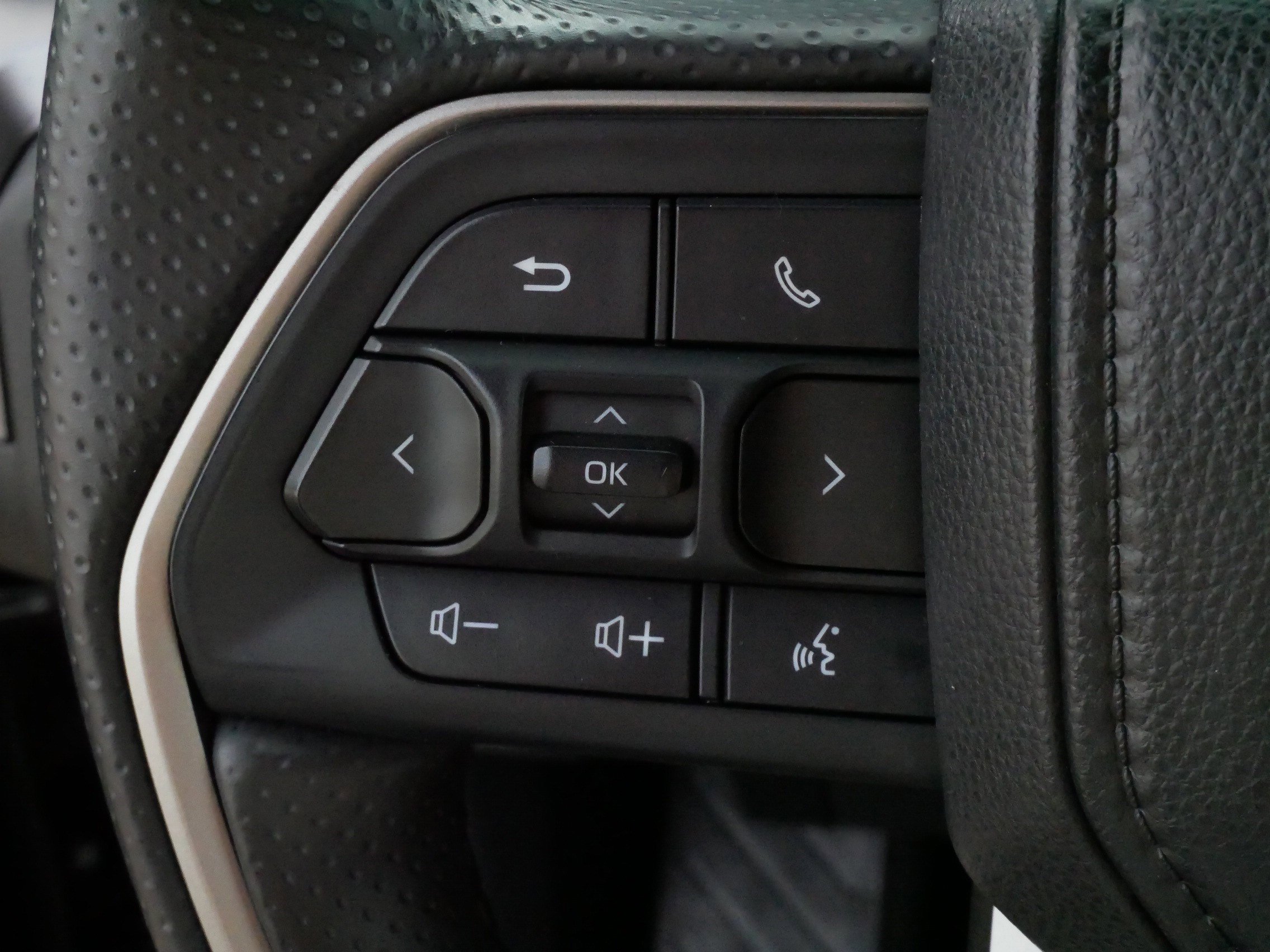 Used 2025 Toyota 4Runner SR5 AWD/4WD image 28
