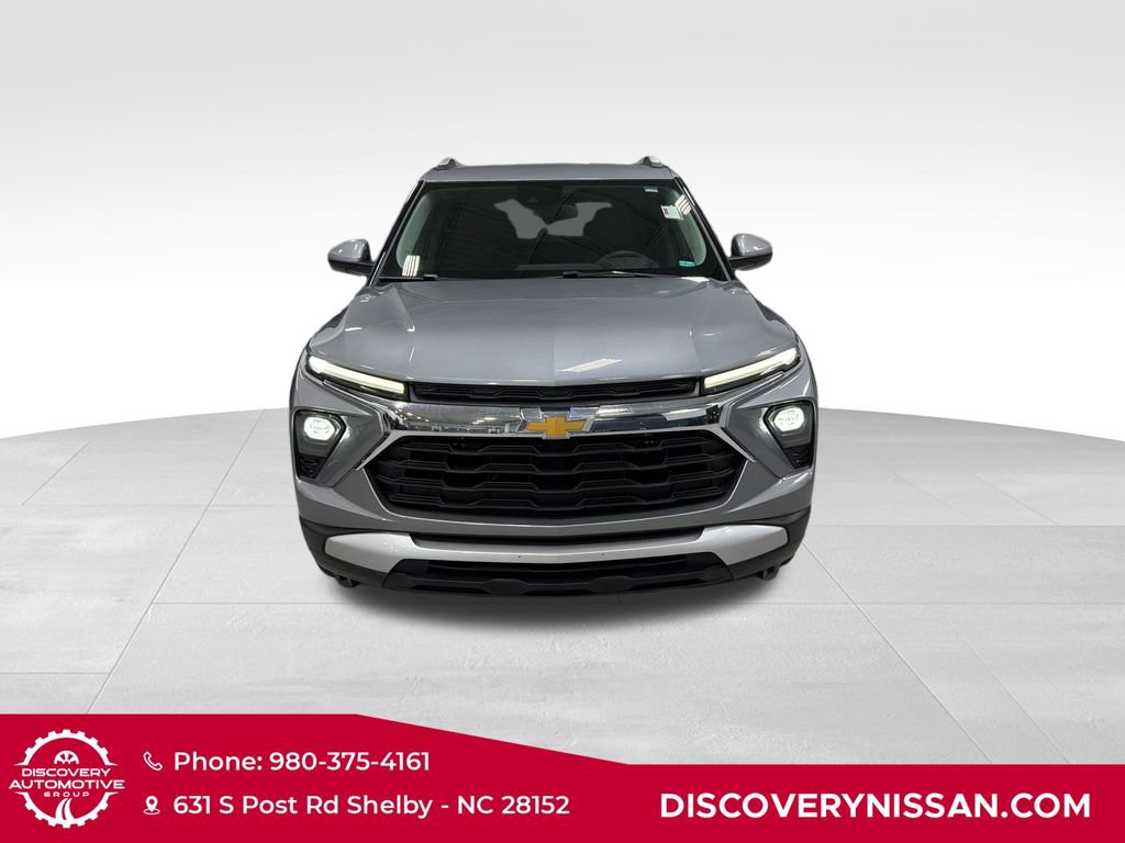 Used 2024 Chevrolet TrailBlazer LT w/ Driver Confidence Package FWD image 2