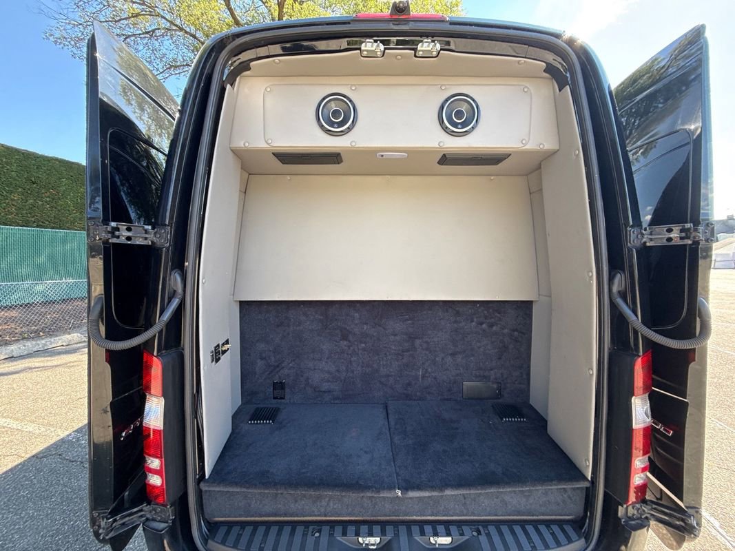 Used 2017 Mercedes-Benz Sprinter 2500 image 36