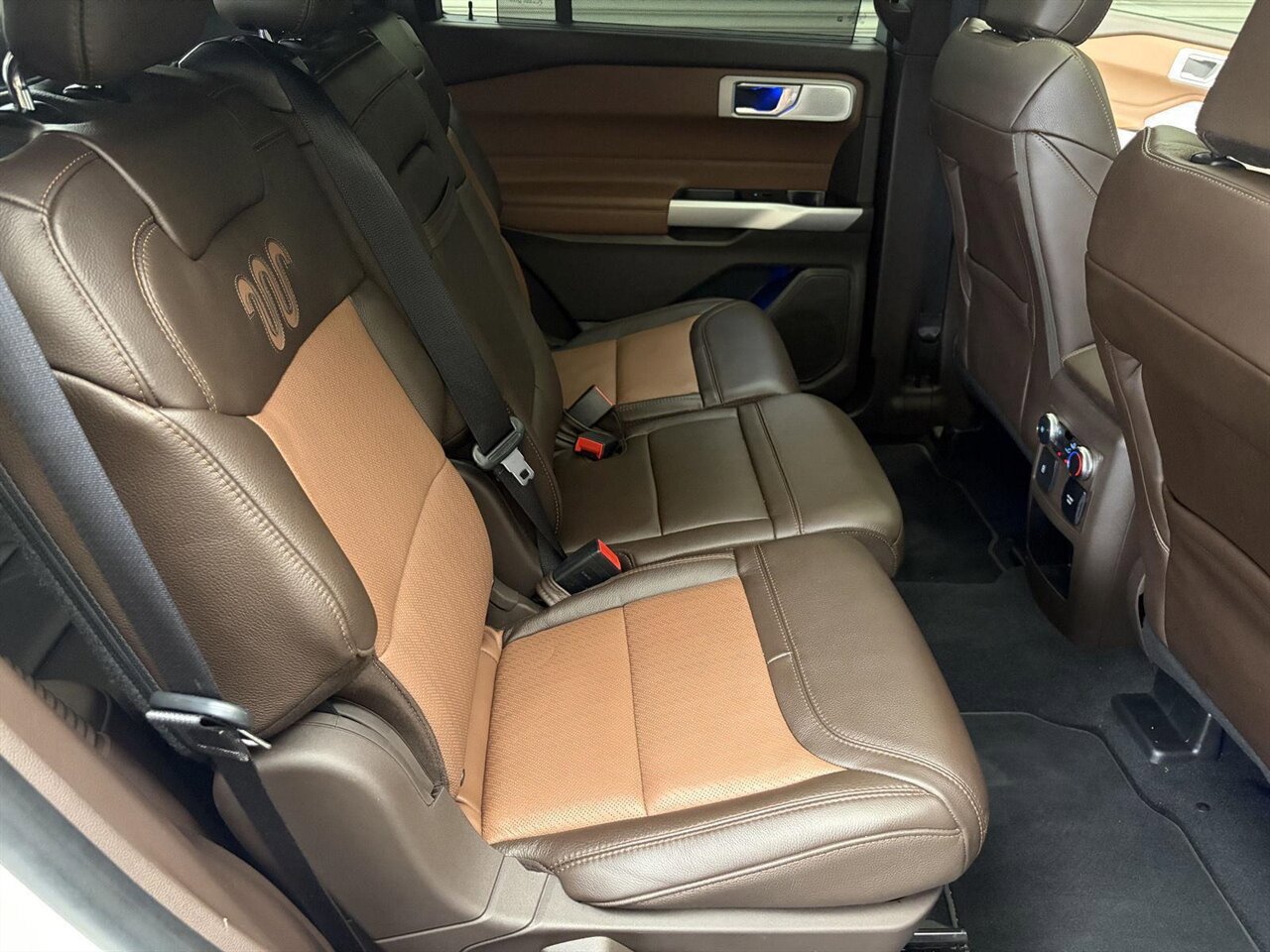 Used 2021 Ford Explorer King Ranch w/ Premium Technology Package AWD/4WD image 36