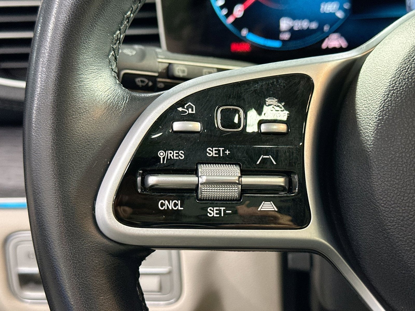 Used 2021 Mercedes-Benz GLS 450 4MATIC image 21