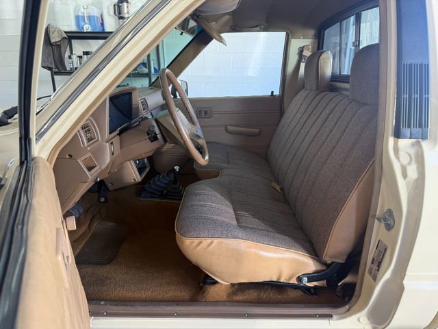 Used 1987 Toyota Pickup 4x4 Regular Cab image 38