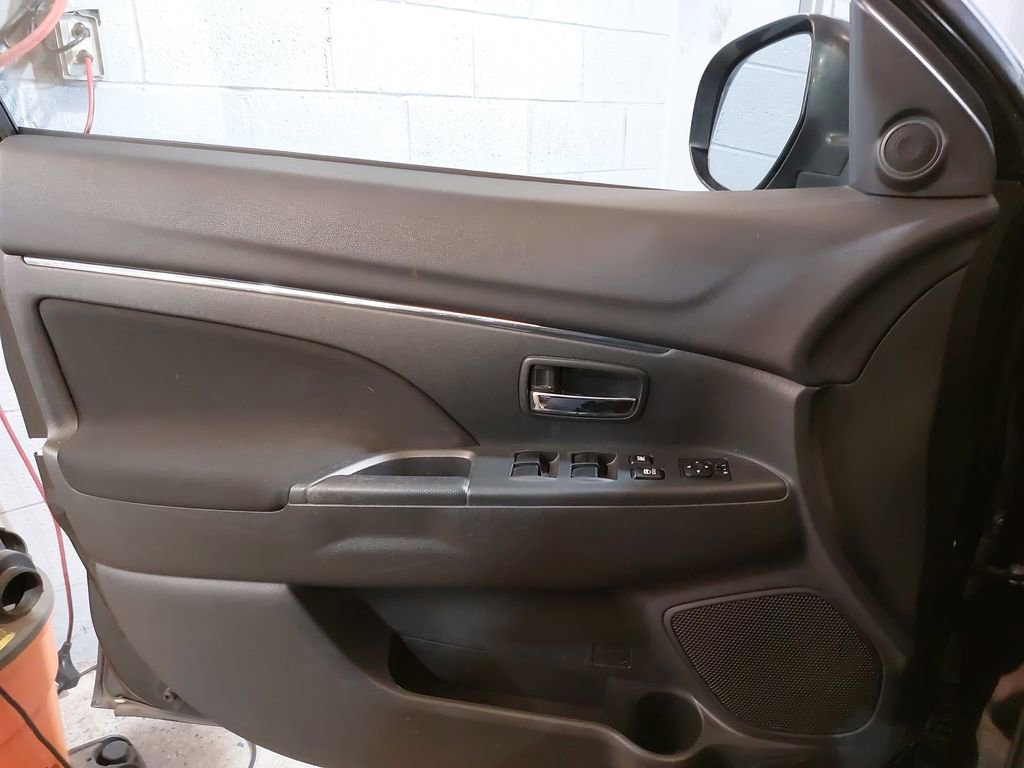 Used 2017 Mitsubishi Outlander Sport SE image 28