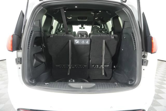 Used 2020 Chrysler Pacifica Touring-L image 40