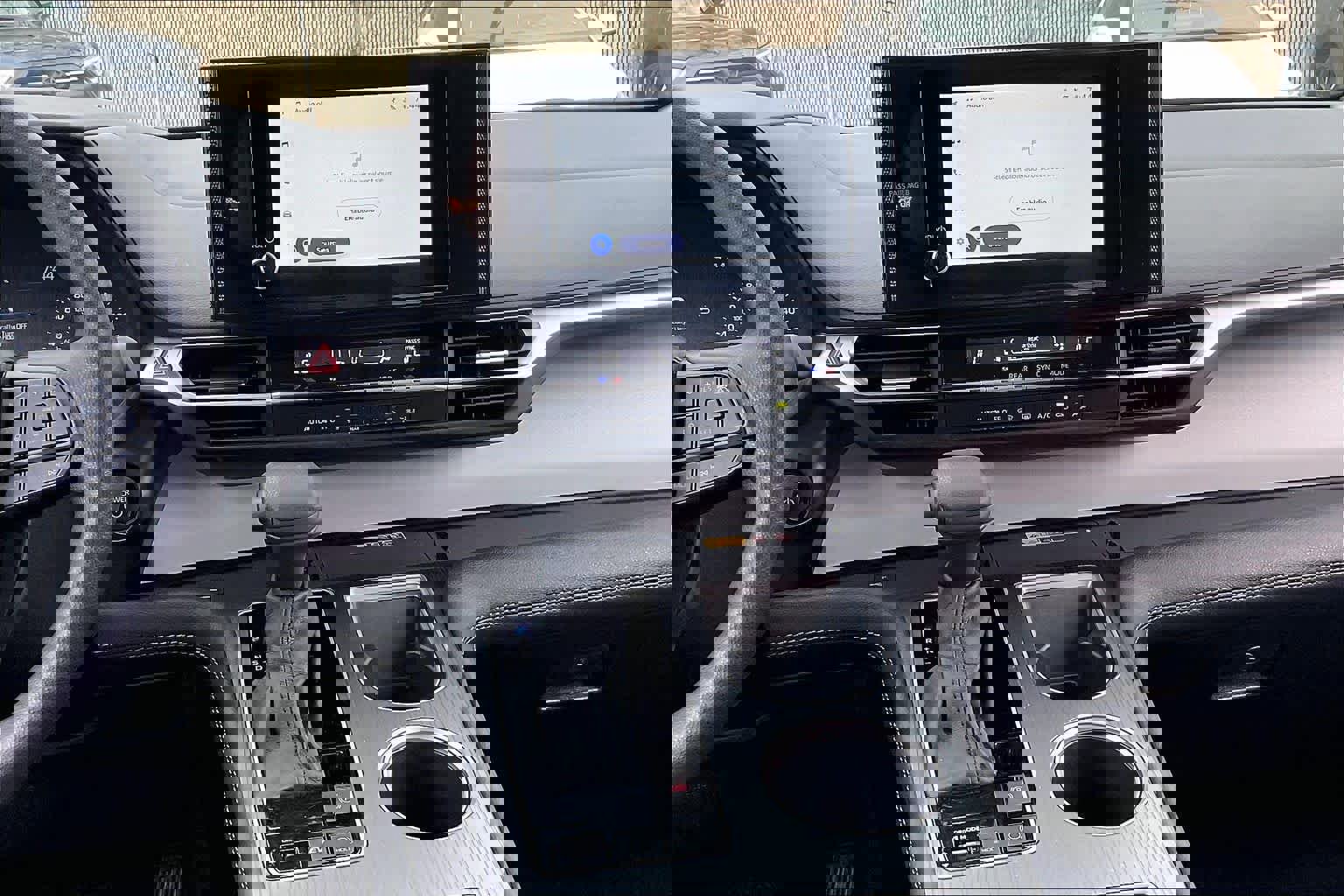 Used 2025 Toyota Sienna LE w/ LE Plus Package image 7