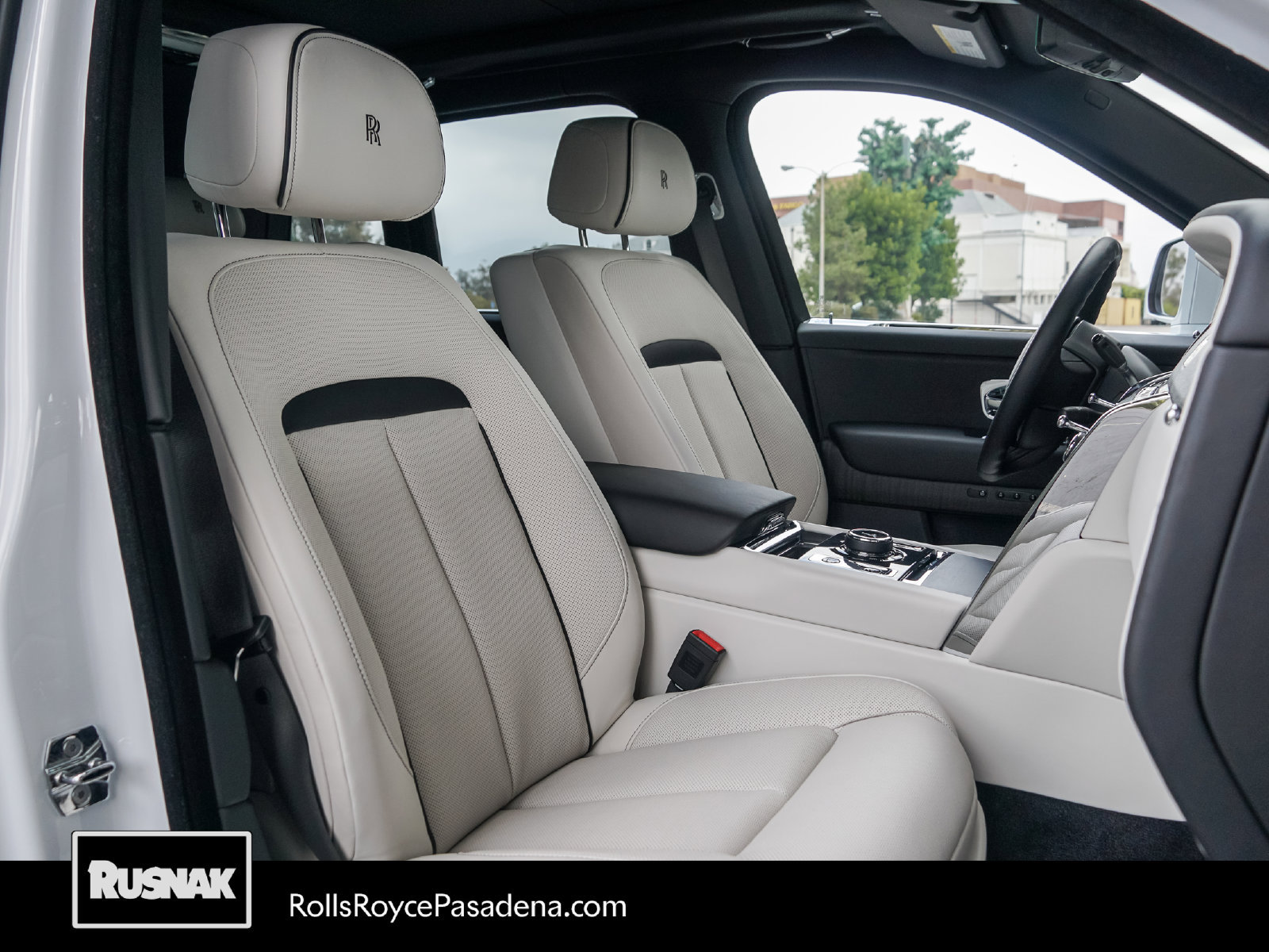 Certified 2019 Rolls-Royce Cullinan AWD/4WD image 30