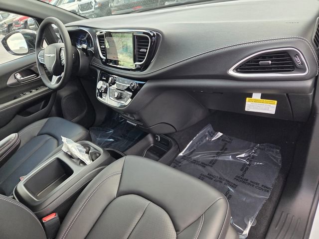 New 2026 Chrysler Pacifica Select FWD image 16