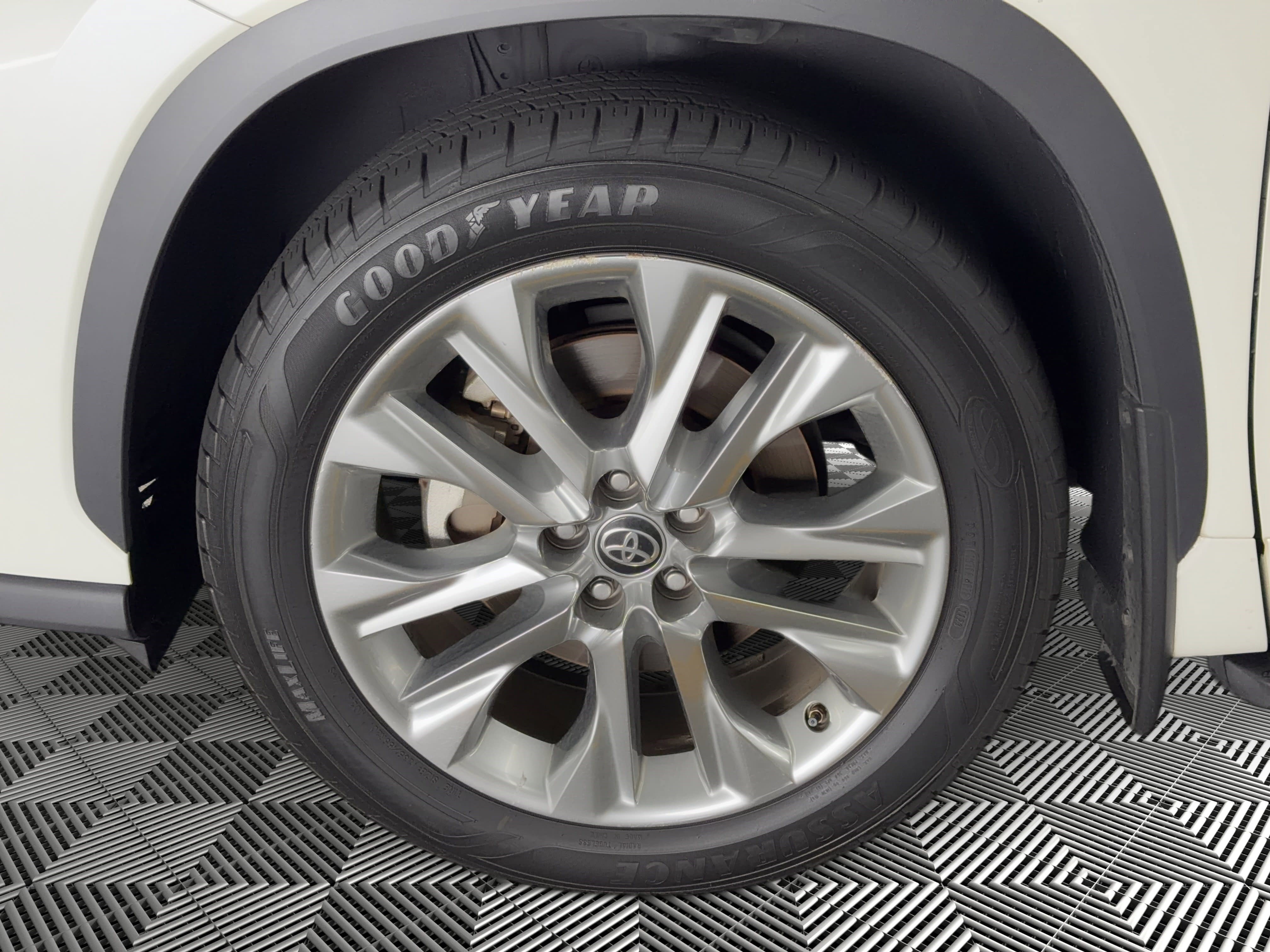 Used 2021 Toyota Highlander Limited image 12