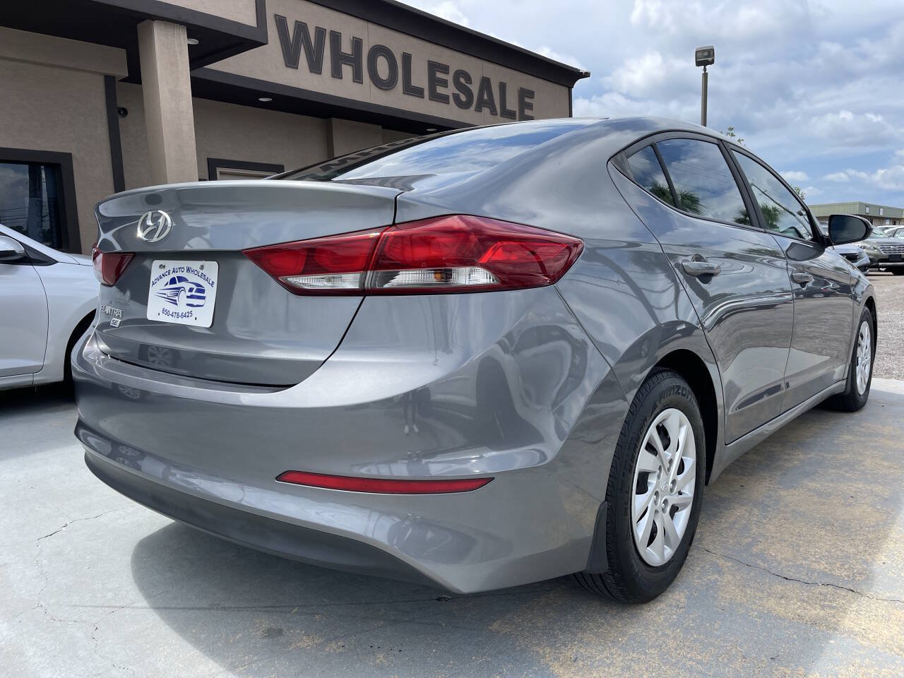 Used 2018 Hyundai Elantra SE FWD image 5