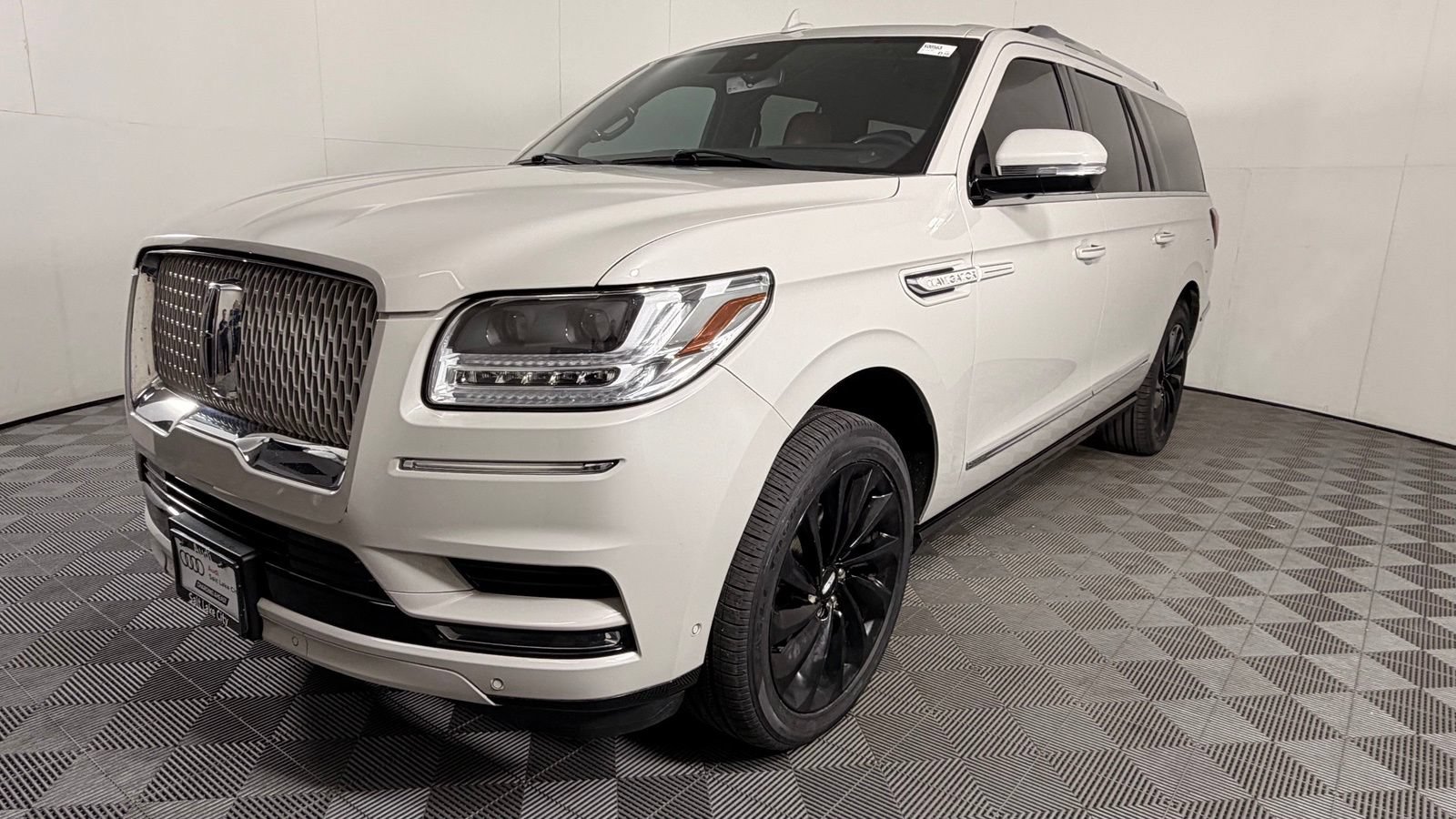 Used 2021 Lincoln Navigator L Reserve AWD/4WD image 3