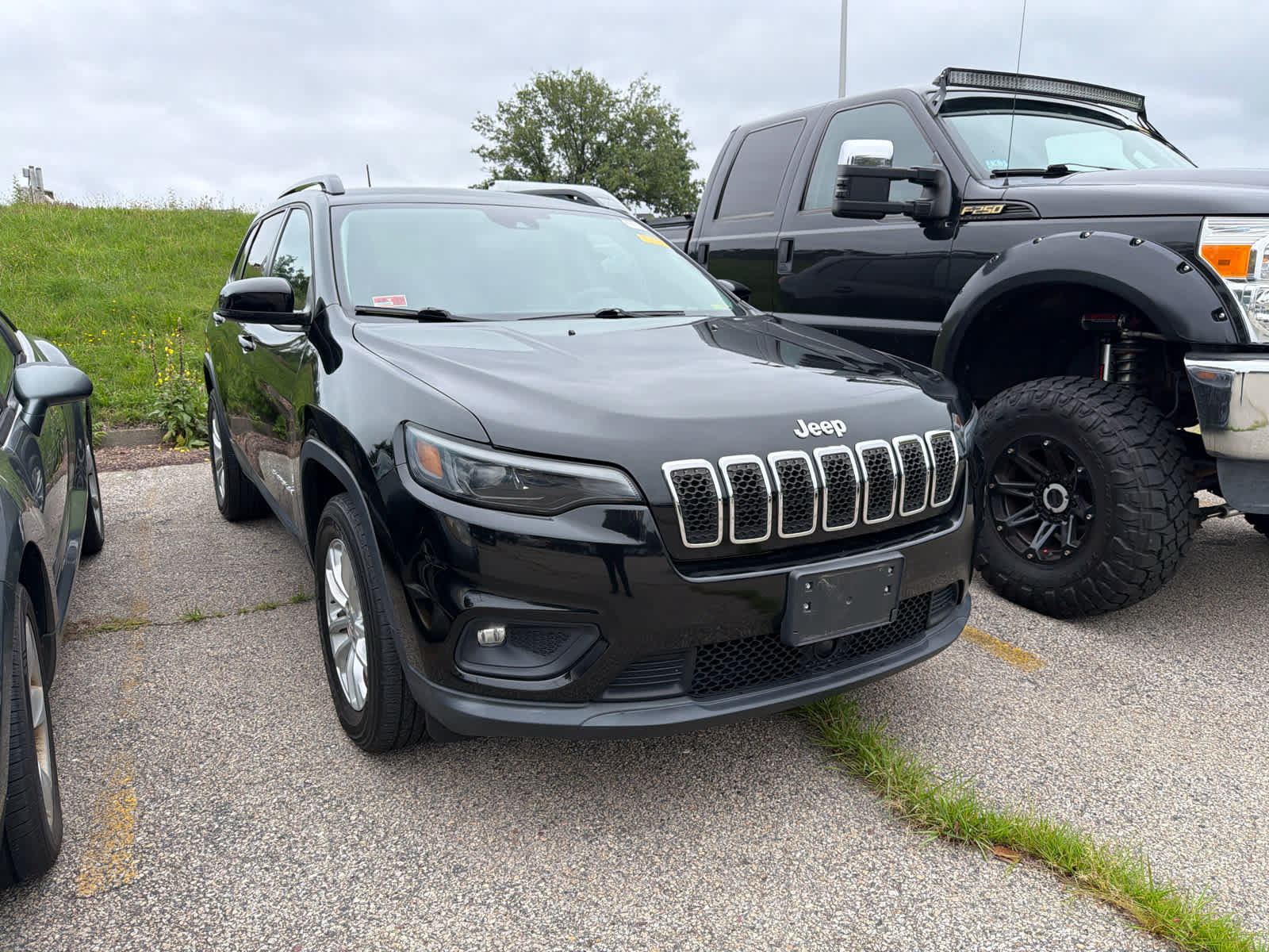 Used 2022 Jeep Cherokee Latitude Lux AWD/4WD image 2